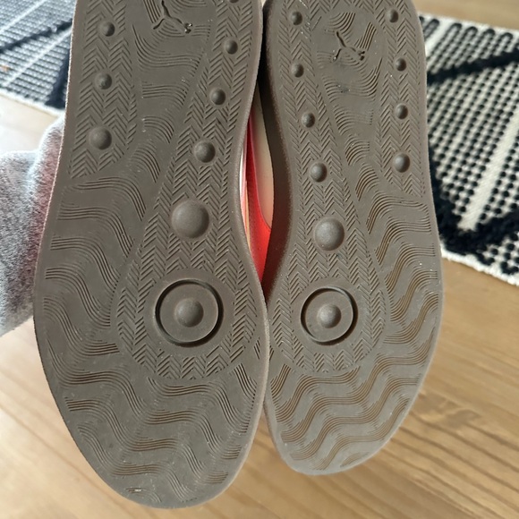 Puma Cream Sneakers with Coral Pink Stripe and Brown Sole - Picture 5 of 5